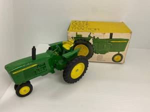 lot 45 image: Vintage Ertl Die-cast John Deere 3020 Tractor