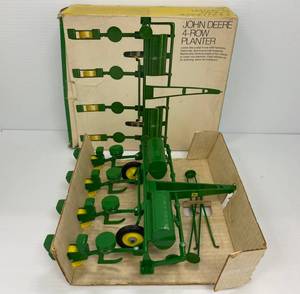 lot 47 image: Vintage Ertl Die - Cast John Deere 4 - Row Planter