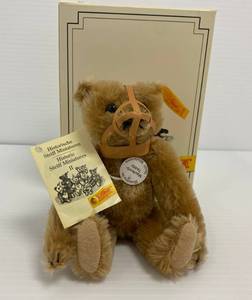 lot 54 image: Steiff Muzzle Teddy
