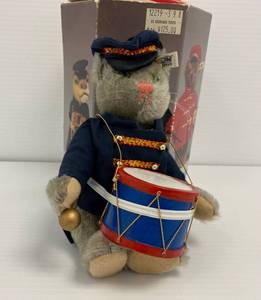 lot 55 image: Steiff Cat Bandsman Wdrum