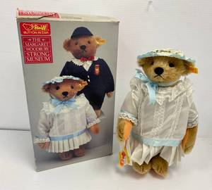 lot 57 image: Steiff Victoria Girl
