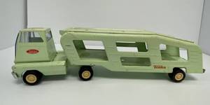 lot 64 image: Vintage Tonka Car Hauler