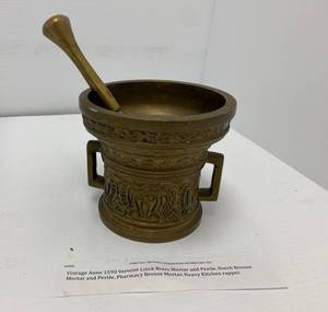 lot 6 image: Vintage Anno 1590 Verwint Linck Heavy Brass Mortar and Pestle
