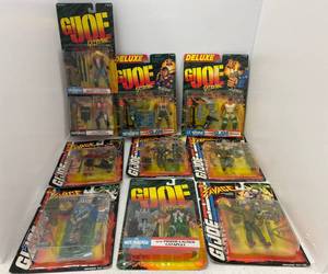 lot 12 image: Vintage 19941995 G.I. Joes On Original Cards