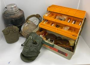 lot 14 image: Vintage Military and Black Powder items