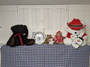 lot 72 image: A Beary Nice Collection of Vintage Bears and More