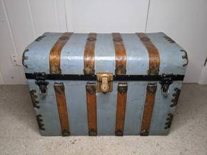 lot 3 image: Antique Authentic Steamer Trunk from SS Stockholm, 1903 Trip from Sweden to NYC