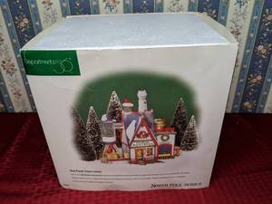 lot 98 image: Department 56 Heritage Village Collection North Pole Series Real Plastic Snow Factory, 1998