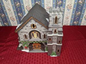 lot 163 image: RETIRED Vintage Department 56 Heritage Village Collection Whittlesbourne Church Dickens Village Series