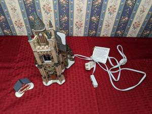 lot 180 image: RETIRED Vintage Dickens Village Series Somerset Valley Church