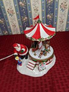 lot 179 image: RETIRED Vintage Department 56 The Original Snow Village Santa Comes To Town 2004