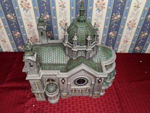 lot 175 image: RETIRED Vintage Department 56 Cathedral of Saint Paul Christmas in The City Series