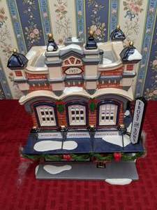 lot 196 image: RETIRED Vintage Department 56 The Original Snow Village Frost and Sons 5 & Dime