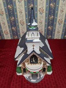 lot 192 image: RETIRED Vintage Department 56 The Original Snow Village Holy Spirit Church