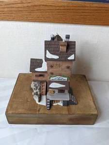 lot 499 image: Vintage Department 56 Heritage Village Collection Great Denton Mill Dickens Village Series
