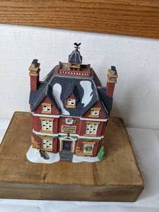 lot 507 image: Vintage Department 56 Heritage Village Collection Boarding & Lodging School Dickens Village Series