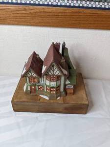 lot 510 image: Vintage Department 56 Heritage Village Collection Hembleton Pewterer Dickens Village Series