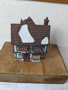 lot 513 image: Vintage Department 56 Heritage Village Collection Tutbury Printer Dickens Village Series