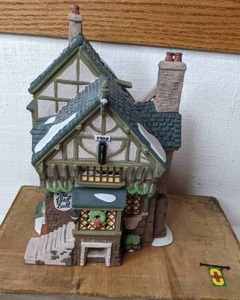 lot 84 image: Department 56 Heritage Village Collection Dickens Village Series The Pied-Bull Inn, 2nd Edition, 1993