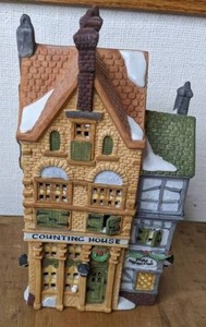 lot 86 image: Department 56 Heritage Village Collection Dickens Village Series Silas Thimbleton Barrister-Counting House, 1988