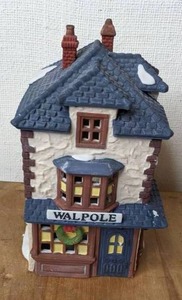 lot 87 image: Department 56 Heritage Village Collection Dickens Village Series Walpole Tailors, 1988