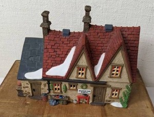 lot 88 image: Department 56 Heritage Village Collection Dickens Village Series Butter Tub Farmhouse, 1996