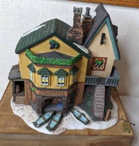 lot 91 image: Department 56 Heritage Village Collection Dickens Village Series The Grapes Inn, 1996