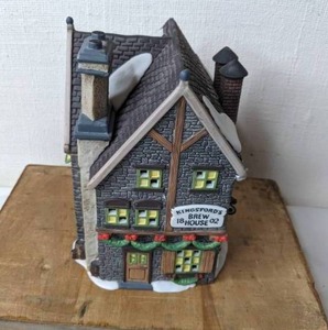 lot 138 image: Department 56 Heritage Village Collection Dickens Village Series Kingsfords Brew House