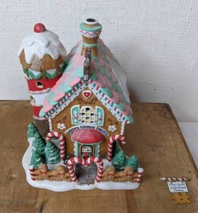 lot 141 image: Department 56 North Pole Series Ginnys Cookie Treats