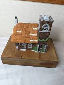 lot 170 image: RETIRED Vintage Department 56 Heritage Village Collection Ivy Glen Church Dickens Village Series