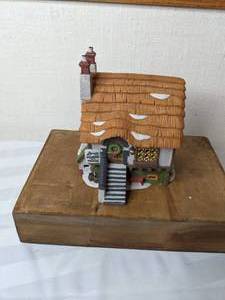 lot 171 image: RETIRED Vintage Department 56 Heritage Village Collection Lomas LTD. Molasses Dickens Village Series