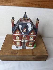 lot 174 image: RETIRED Vintage Department 56 Heritage Village Collection Boarding & Lodging School Commemorating 150th Anniversary of A Christmas Carol by Charles Dickens