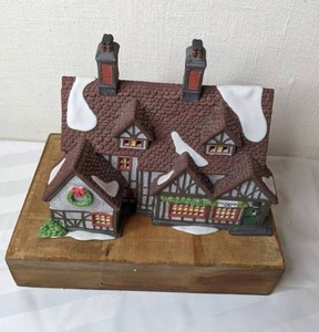 lot 158 image: Department 56 Heritage Village Collection Dickens Village Series Ashbury Inn