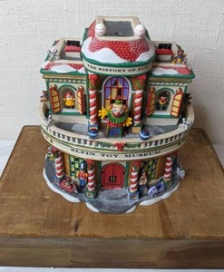 lot 157 image: Department 56 North Pole Series Elfin Toy Museum