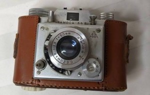 lot 122 image: Antique Samoca 35mm Camera with Original Leather Case