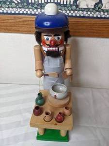 lot 133 image: Steinbach Pottery Nutcracker