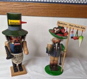 lot 134 image: Pair of Two Steinbach Nutcrackers Doktor Eisenbarth & Oktoberfest Smoker
