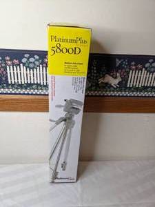 lot 119 image: Sunpak Platinum Plus Medium Duty Tripod 5800D