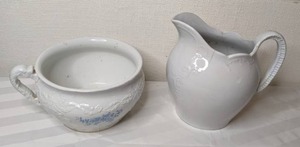 lot 120 image: Set of 2 Vintage White Ceramic Handled Pots