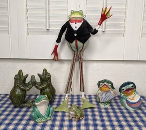 lot 59 image: Frog Collectors Lot  3 Frog Figures, Singing Frog Pair, Salt & Pepper Shakers