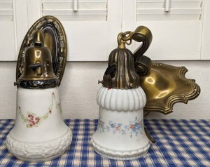 lot 60 image: Pair of Vintage Brass Wall Light Fixtures with Floral Frosted Glass Shades