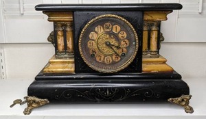 lot 5 image: Antique Wm. L. Gilbert Blackbird Mantel Clock - Early 1900s