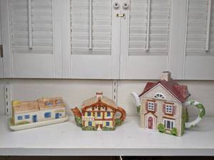 lot 27 image: Vintage Cottage Ware Collection Butter Dish, Teapot-House of Katayama, Larger Friendly Village Teapot-Johnson Bros.