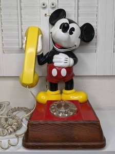 lot 21 image: Vintage 1976 The Mickey Mouse Phone