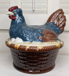 lot 61 image: Vintage Soup Tureen Ceramic Blue Hen on Nest in Wicker Basket, Secla-Portugal