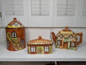 lot 23 image: Vintage 1940s Price Kensington Cottage Ware Teapot, Cookie Jar, & Rectangular Container