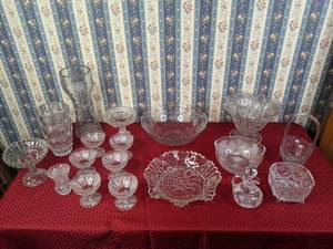 lot 389 image: Assorted Crystal (Candy Dishes, Cruet, Dessert Bowls, and more)