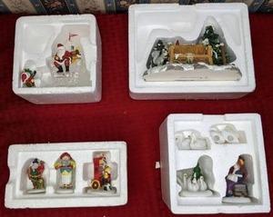 lot 353 image: Vintage Department 56 Heritage Village Collection, Village, &, VII, Set of (4)