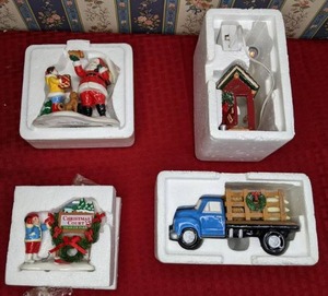 lot 354 image: Vintage Department 56 The Original Snow Village, Set of (4)