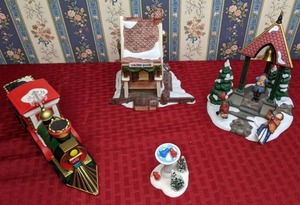 lot 367 image: Vintage Department 56 Heritage Village Collection, Dickens Village Series, Set of (4)